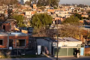 Casi la mitad de los hogares urbanos del pas carece de agua, gas o cloacas