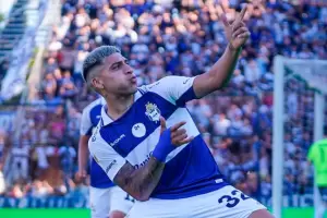 Gimnasia derrot a Vlez y se ilusiona con los playoffs