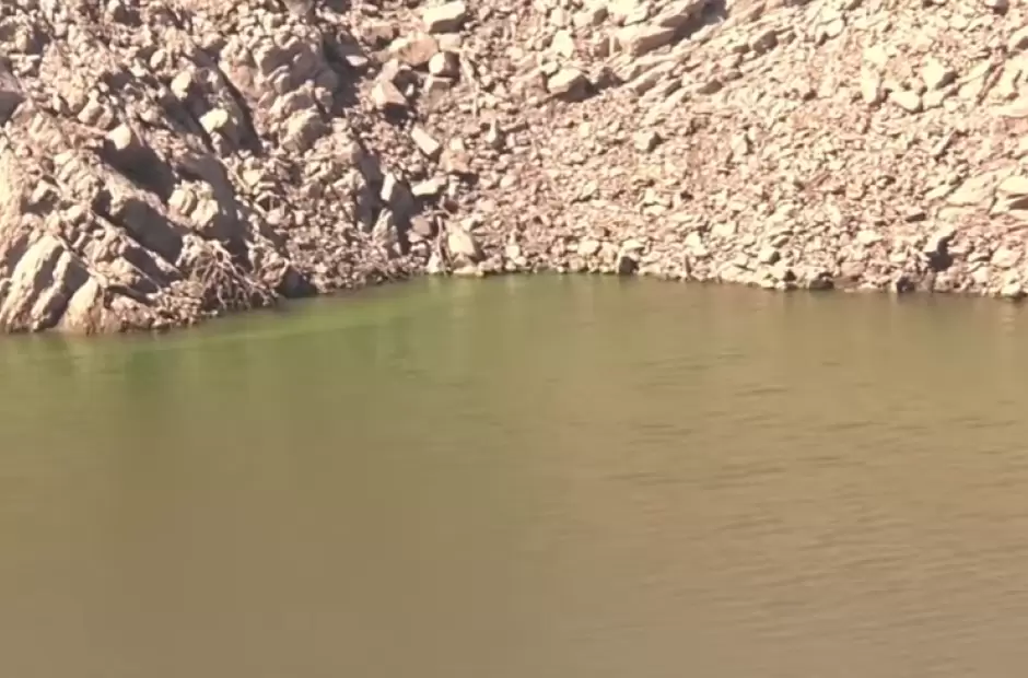 Dique Las Pirquitas y las algas