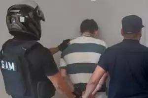 Atac a golpes a su madre y le rob a su hermana