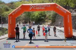Gran arranque del Campeonato Provincial de Triatln en el dique El Jumeal