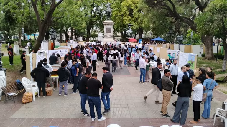 expo tec plaza 25 de mayo