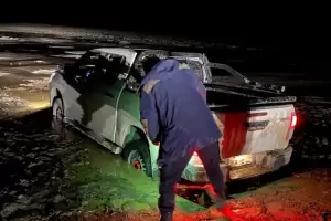 Rescataron un vehculo varado en el Volcn Galn