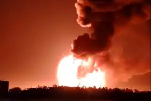 Impactante explosin en el Polo Industrial de Ezeiza: se incendi una fbrica de agroqumicos