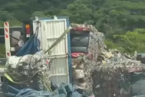 Un camin volc en la Cuesta de El Totoral: el conductor result ileso