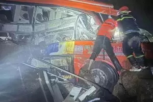 Tragedia en Vietnam: un micro con 40 pasajeros qued sepultado por un deslizamiento de tierra