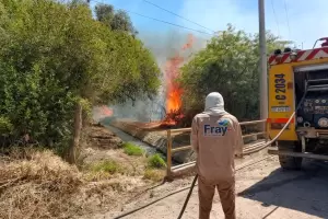 Sofocaron un incendio en F.M.E: se evit que alcance viviendas y un predio educativo