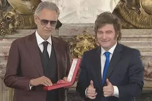 Milei recibi a Andrea Bocelli y lo distingui con la Orden de Mayo