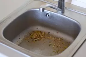 Paso a paso: Cmo hacer un colador casero para que los restos de comida no caigan al desage del lavaplatos?