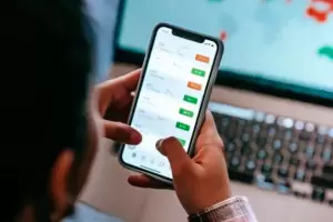 El Gobierno habilita que adolescentes desde los 13 aos inviertan en bonos y acciones