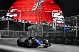 Colapinto sufri un toque en la salida y termin 17 en un difcil GP de Las Vegas