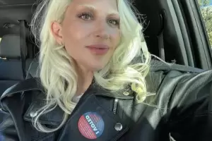 Lady Gaga sorprende en Pars con un radical cambio de look: se trata de un nuevo film?