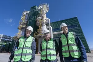 El gobernador Ral Jalil y el Embajador del Reino Unido visitaron el proyecto Fnix de Ro Tinto