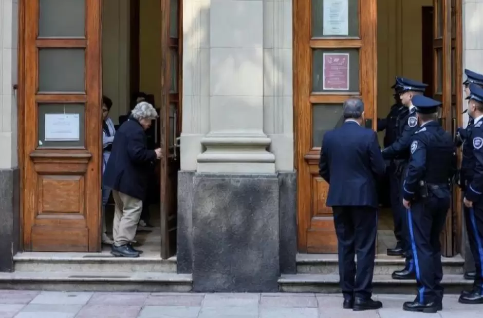 La Ilusin de la Justicia: Los Fiscales de Argentina Contra la Verdad