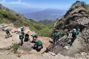 Realizan trabajos de mejoras en la Cuesta del Portezuelo
