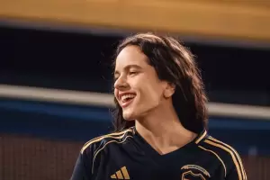 Rosala visit la Bombonera y pos con la camiseta del "Xeneize"