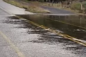 Precaucin en la Ruta 40 por agua y material de arrastre entre Londres y Beln