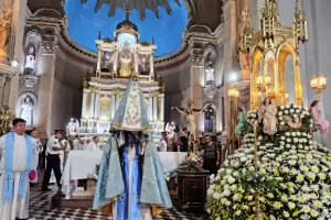 Multitud de fieles particip de la Bajada de la Imagen y dio inicio a las fiestas en honor de la Virgen del Valle