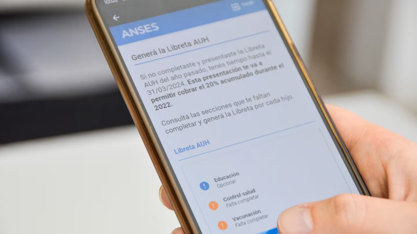 Libreta AUH: el dato clave para cobrar el 20% retenido por ANSES - La ...