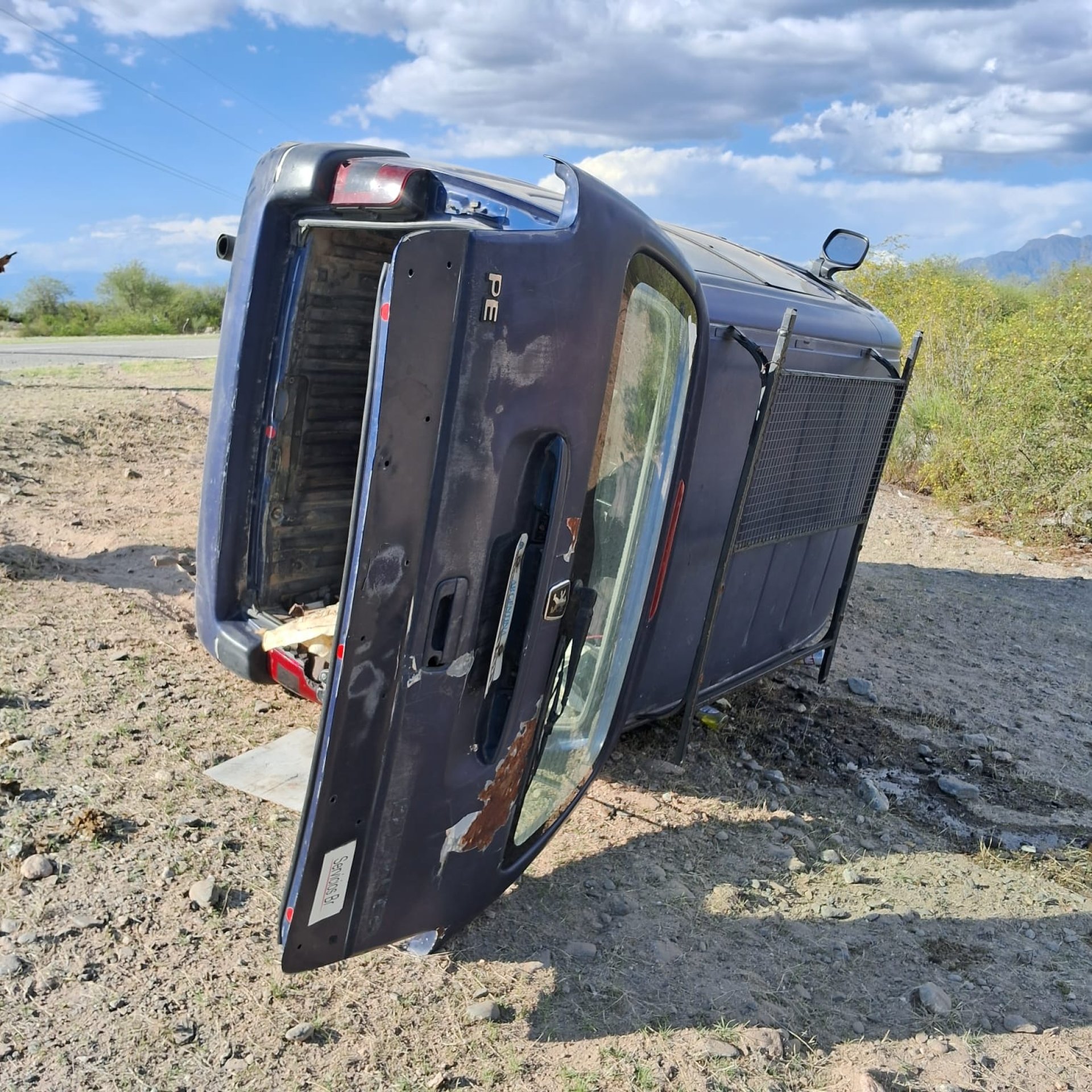 Violento vuelco en Catamarca: perdió el control de la camioneta y ...