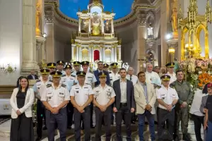 Fiestas marianas: Homenaje de las fuerzas de seguridad federales y provinciales