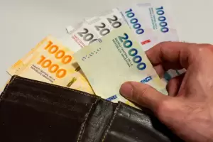 El Gobierno fij un aumento de 16,8% en diez tramos para el salario mnimo