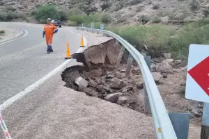 Precaucin en la RN 60: material acumulado y trabajos de Vialidad complican la circulacin en Tinogasta