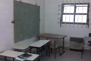 Escndalo: una pareja fue descubierta mientras tena relaciones frente a un aula