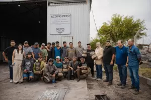 Jalil recorri Recreo y celebr la primera exportacin de carbn vegetal