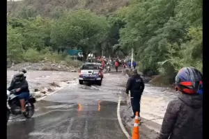 Catamarca: evacan peregrinos en el camping municipal por la crecida del ro El Tala