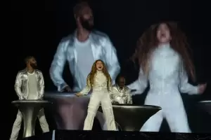 Shakira emocion con un homenaje inolvidable a Gustavo Cerati en su primer show