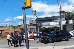 Motociclista result herido tras un siniestro vial en el sector Oeste de la Capital catamarquea