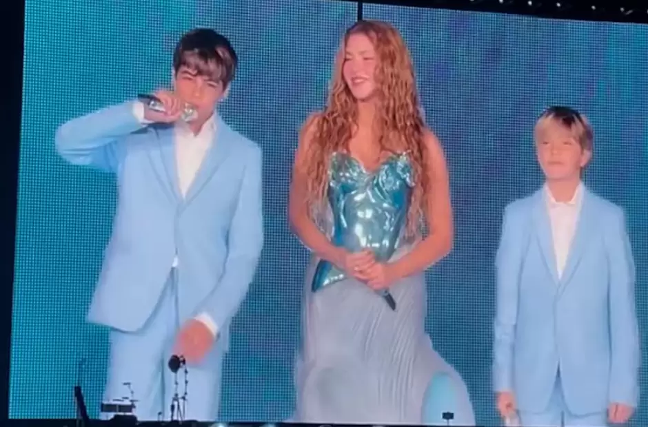 Shakira junto a sus hijos