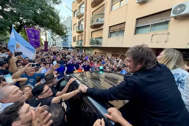 Milei visit� C�rdoba y encabez� una caravana: "Terminamos con la noche del populismo"