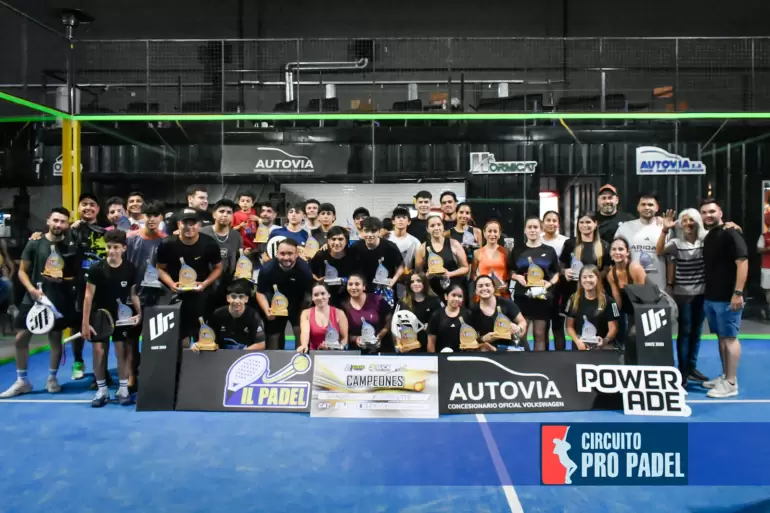 Manu La Serna presente en la fecha de cierre del Circuito ProPádel