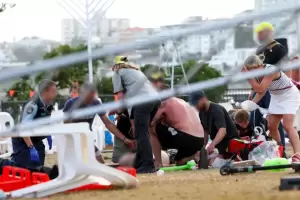 Tiroteo en una playa de S�dney durante una celebraci�n jud�a: al menos once muertos