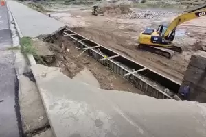 A meses de inaugurarse, se derrumb� parte de la costanera de Sumalao