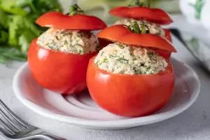 C�mo preparar Tomates rellenos de at�n: la receta gasolera para Navidad con solo 6 ingredientes