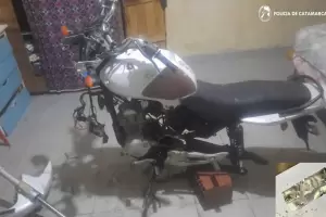 Inseguridad en Catamarca: le robaron la moto y la encontraron desarmada