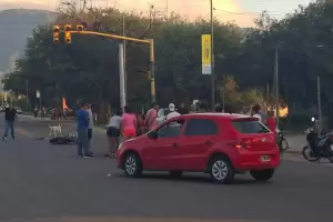 Catamarca: un motociclista fue embestido por un autom�vil