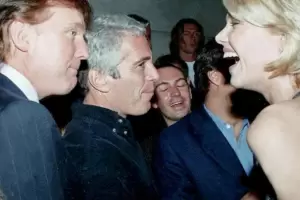 Archivos Epstein: crecen las denuncias de encubrimiento por documentos censurados y fotos retiradas