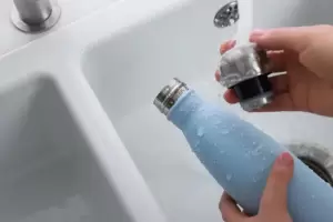 C�mo lavar y quitar el mal olor de los termos y botellas t�rmicas