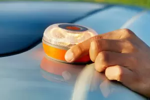 Revoluci�n en la carretera: El fin de los tri�ngulos y la llegada de la luz de emergencia conectada