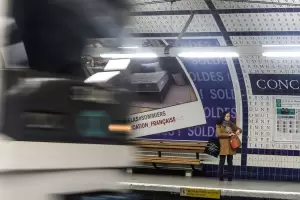 Media hora de terror en el metro de Par�s: un hombre apu�al� a tres mujeres