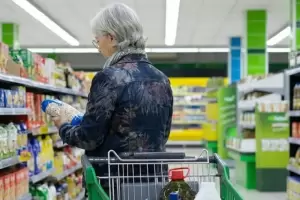 Una jubilada se descompens� mientras realizaba las compras y muri� en un supermercado