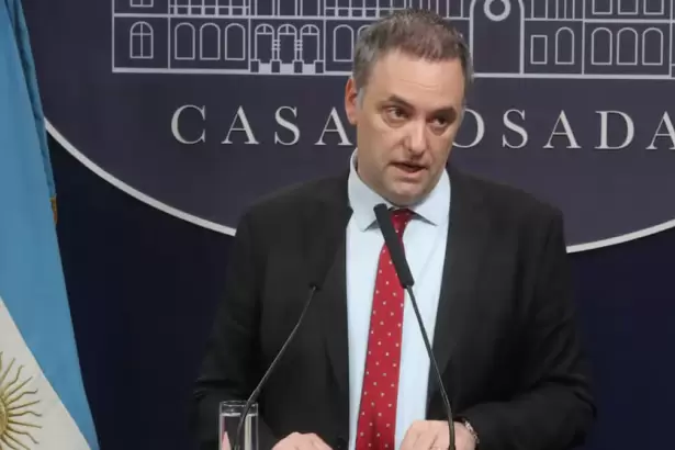 Dura embestida oficial: el Gobierno tild� de "perverso" el paro de los gremios