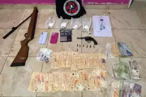 Catamarca: detienen a una mujer, secuestraron droga, armas y casi $400 mil en efectivo