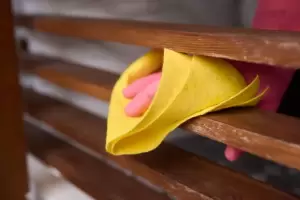 C�mo eliminar los rayones de los muebles de madera con un potente truco casero de 2 ingredientes