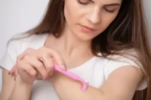 Truco casero: c�mo limpiar y cuidar la depiladora descartable para que dure m�s tiempo