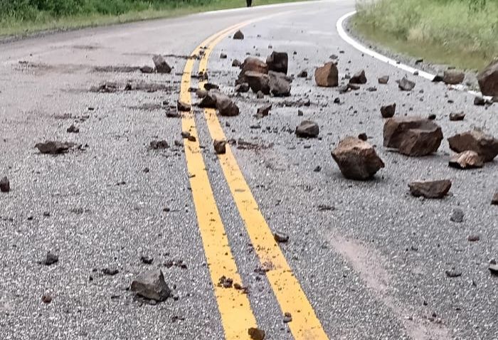 Derrumbes y bancos de niebla complican la circulación en rutas ...
